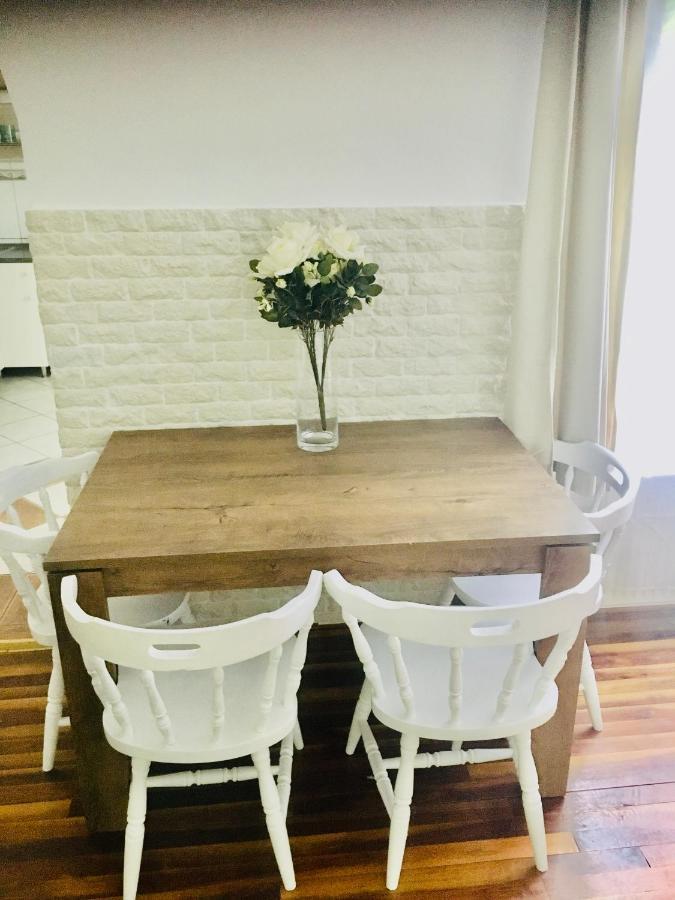 Romantic Two Bedroom Apartments In The Hills Of Budapest With Private Parking Exterior photo