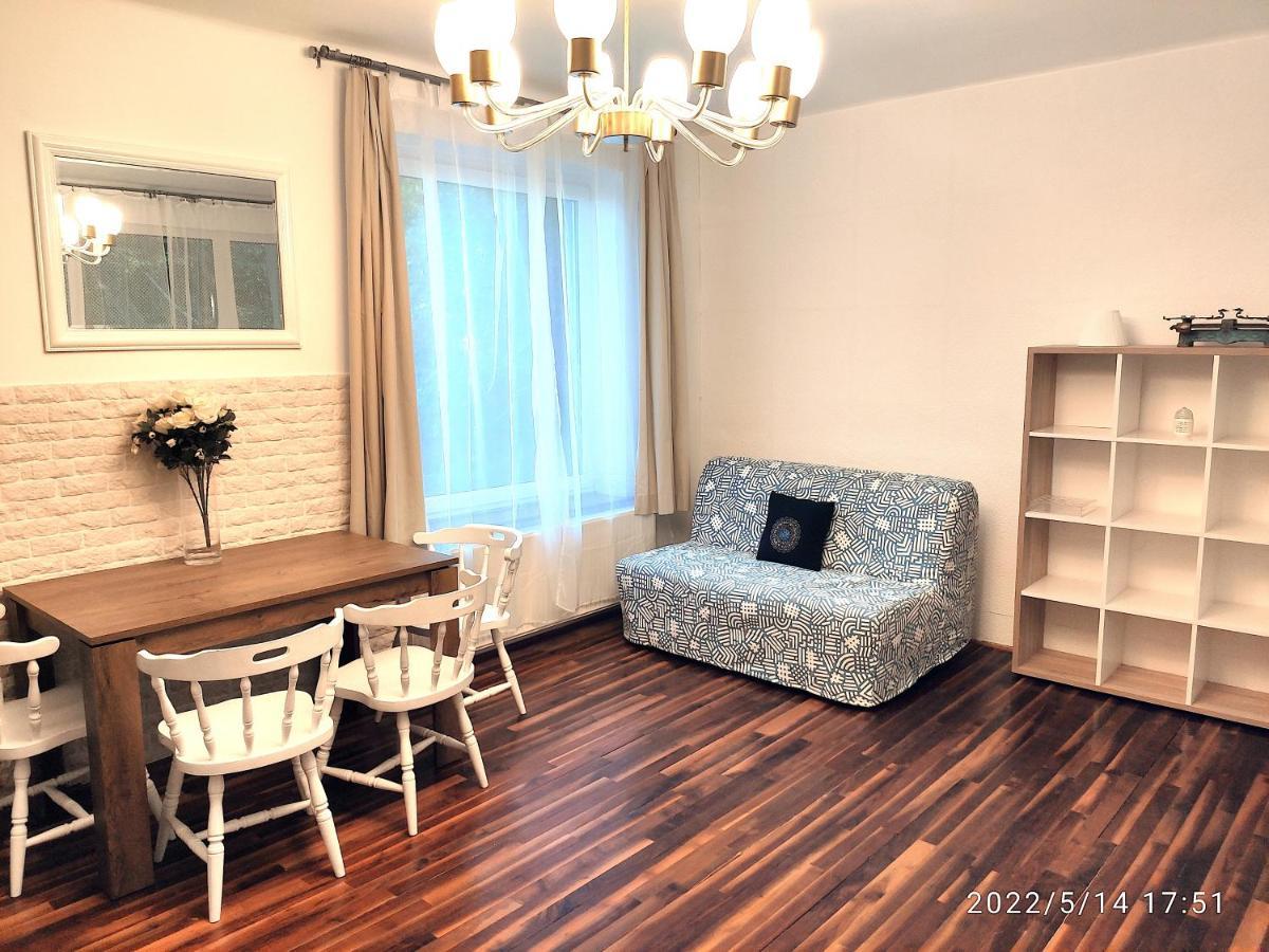 Romantic Two Bedroom Apartments In The Hills Of Budapest With Private Parking Exterior photo