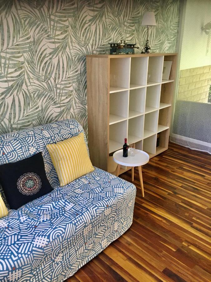 Romantic Two Bedroom Apartments In The Hills Of Budapest With Private Parking Exterior photo