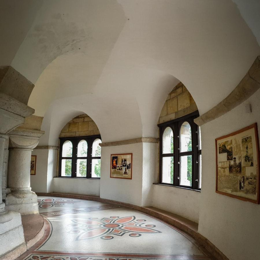 Romantic Two Bedroom Apartments In The Hills Of Budapest With Private Parking Exterior photo