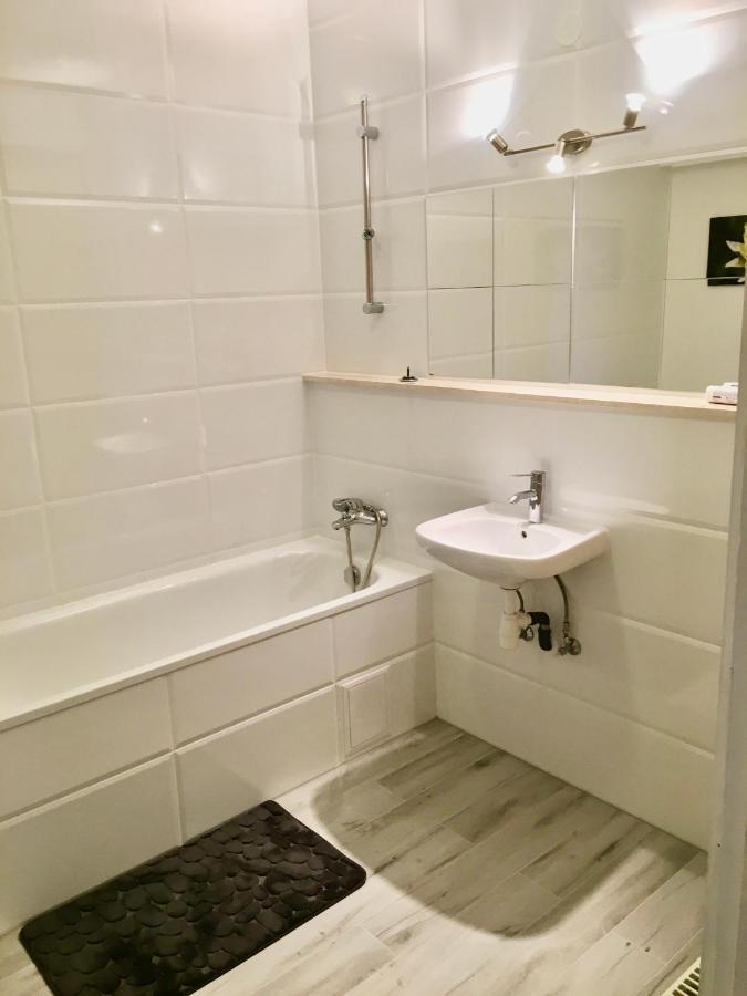Romantic Two Bedroom Apartments In The Hills Of Budapest With Private Parking Exterior photo