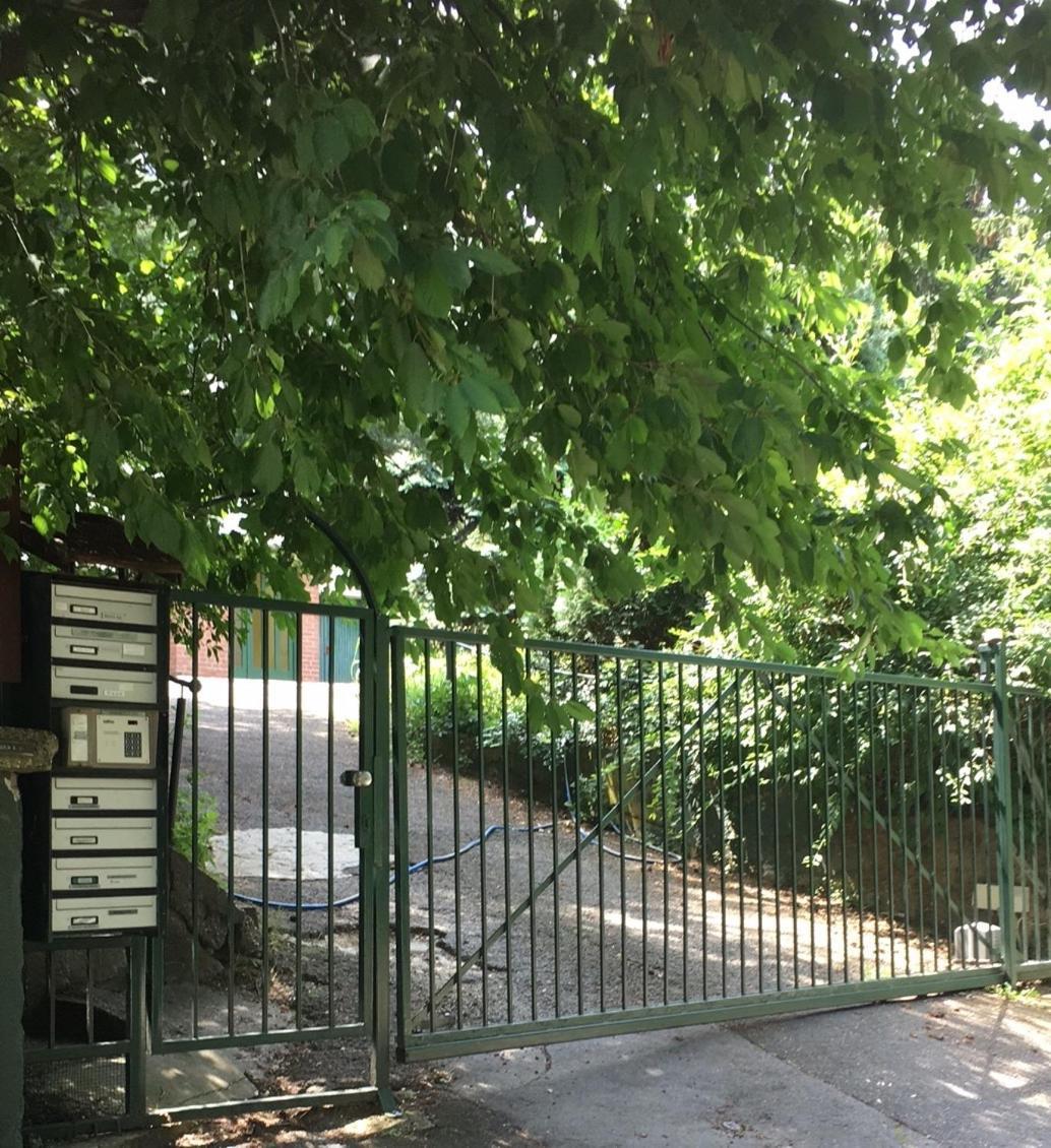 Romantic Two Bedroom Apartments In The Hills Of Budapest With Private Parking Exterior photo