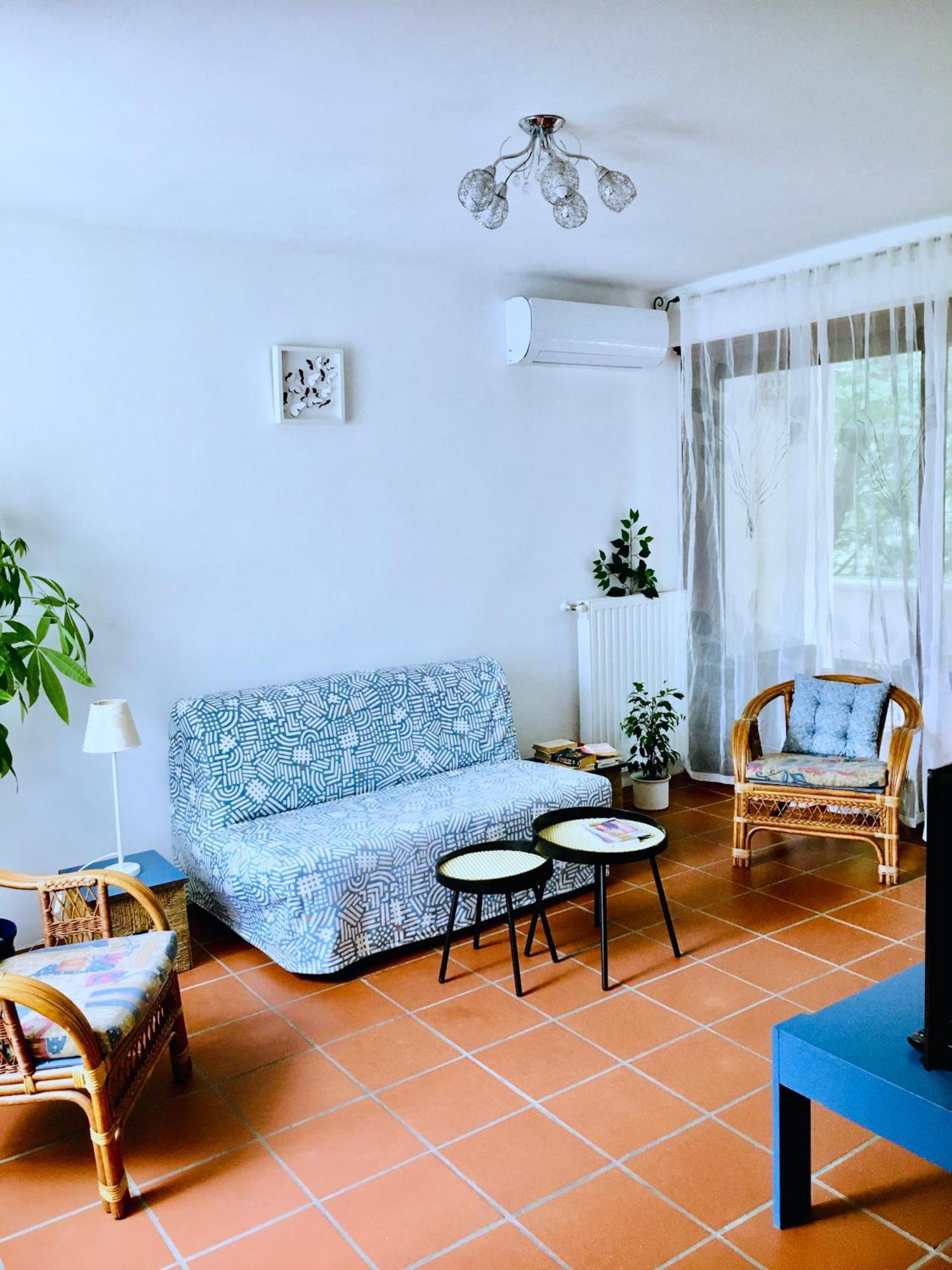 Romantic Two Bedroom Apartments In The Hills Of Budapest With Private Parking Exterior photo